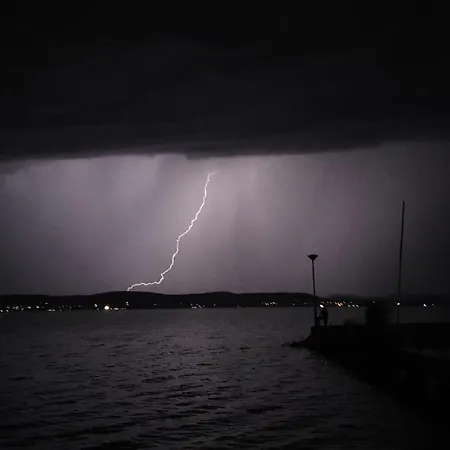 公寓 Lelle Exclusive 巴拉通雷勒